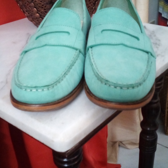 💥💕 LIKE NEW COLE HAAN,  SUPER COMFORTABLE CLASSIC LOAFERS - Picture 5 of 10
